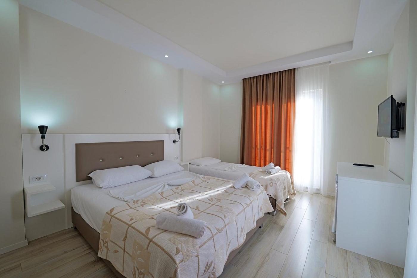 Helia Seaside Hotel Sarandë Eksteriør billede