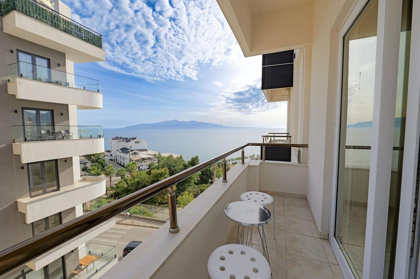 Helia Seaside Hotel Sarandë Eksteriør billede