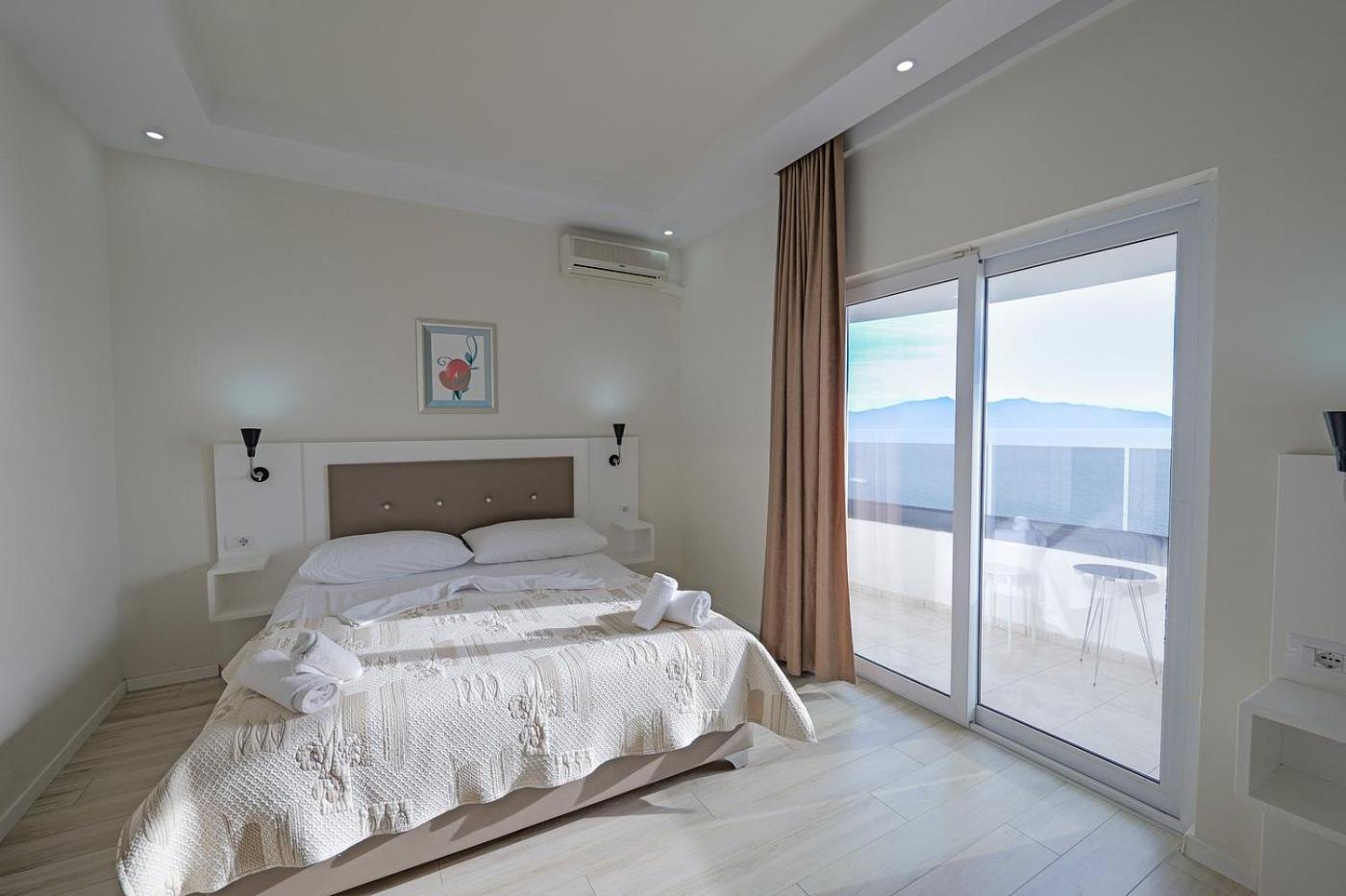 Helia Seaside Hotel Sarandë Eksteriør billede