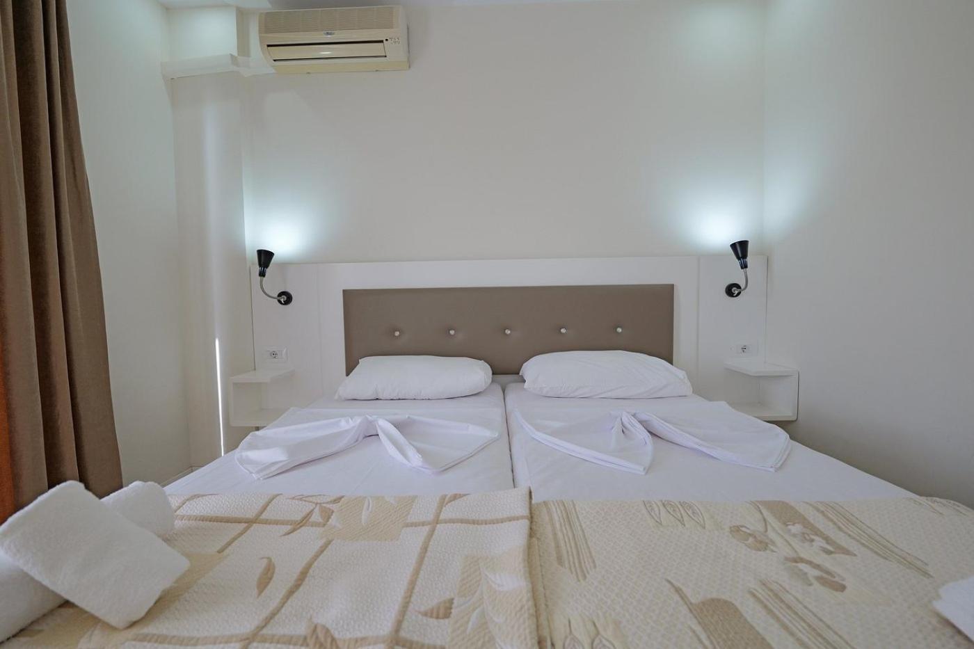 Helia Seaside Hotel Sarandë Eksteriør billede