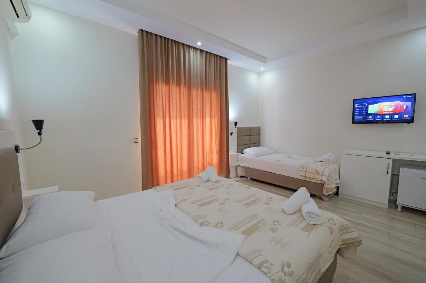Helia Seaside Hotel Sarandë Eksteriør billede