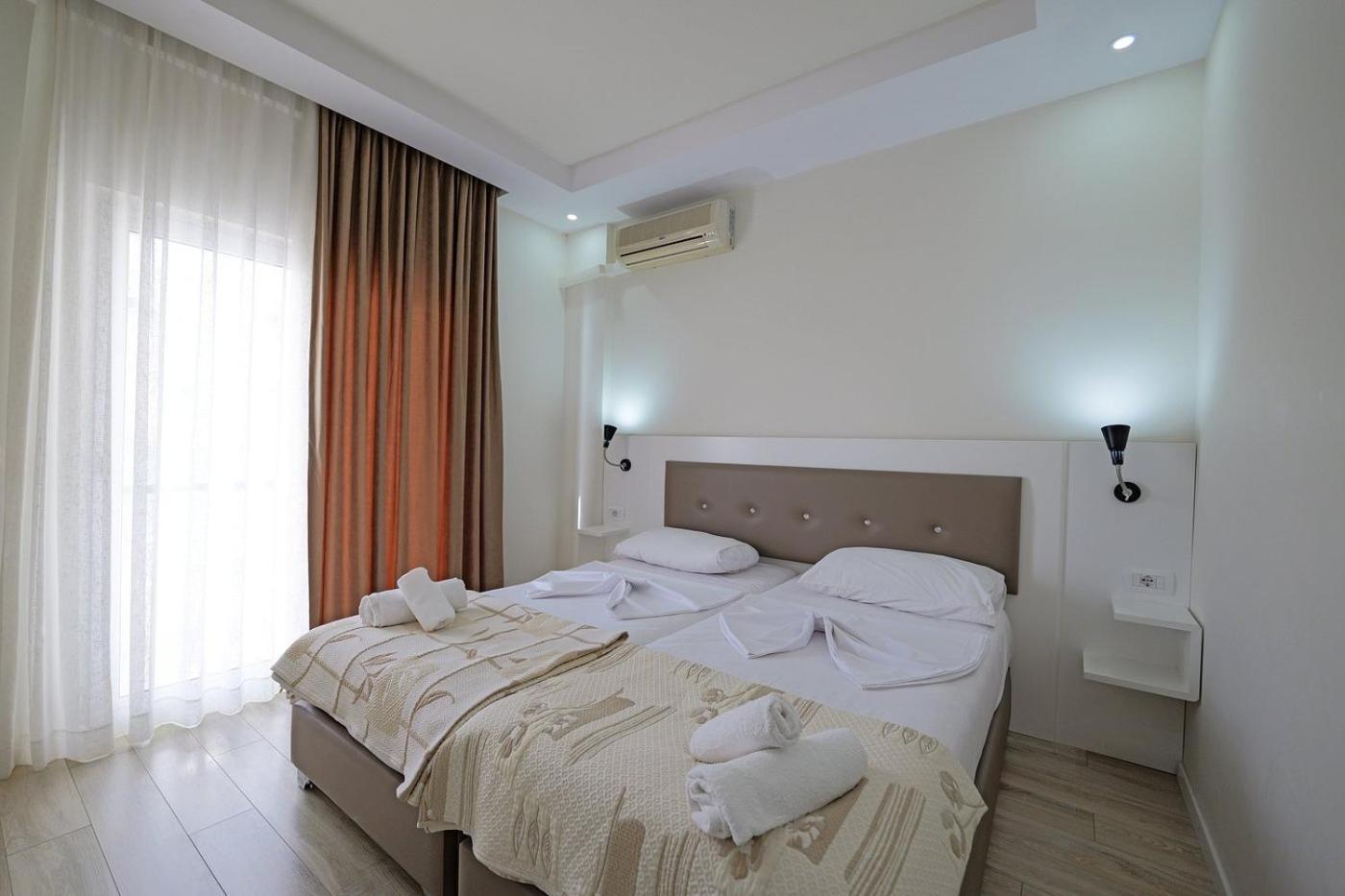 Helia Seaside Hotel Sarandë Eksteriør billede