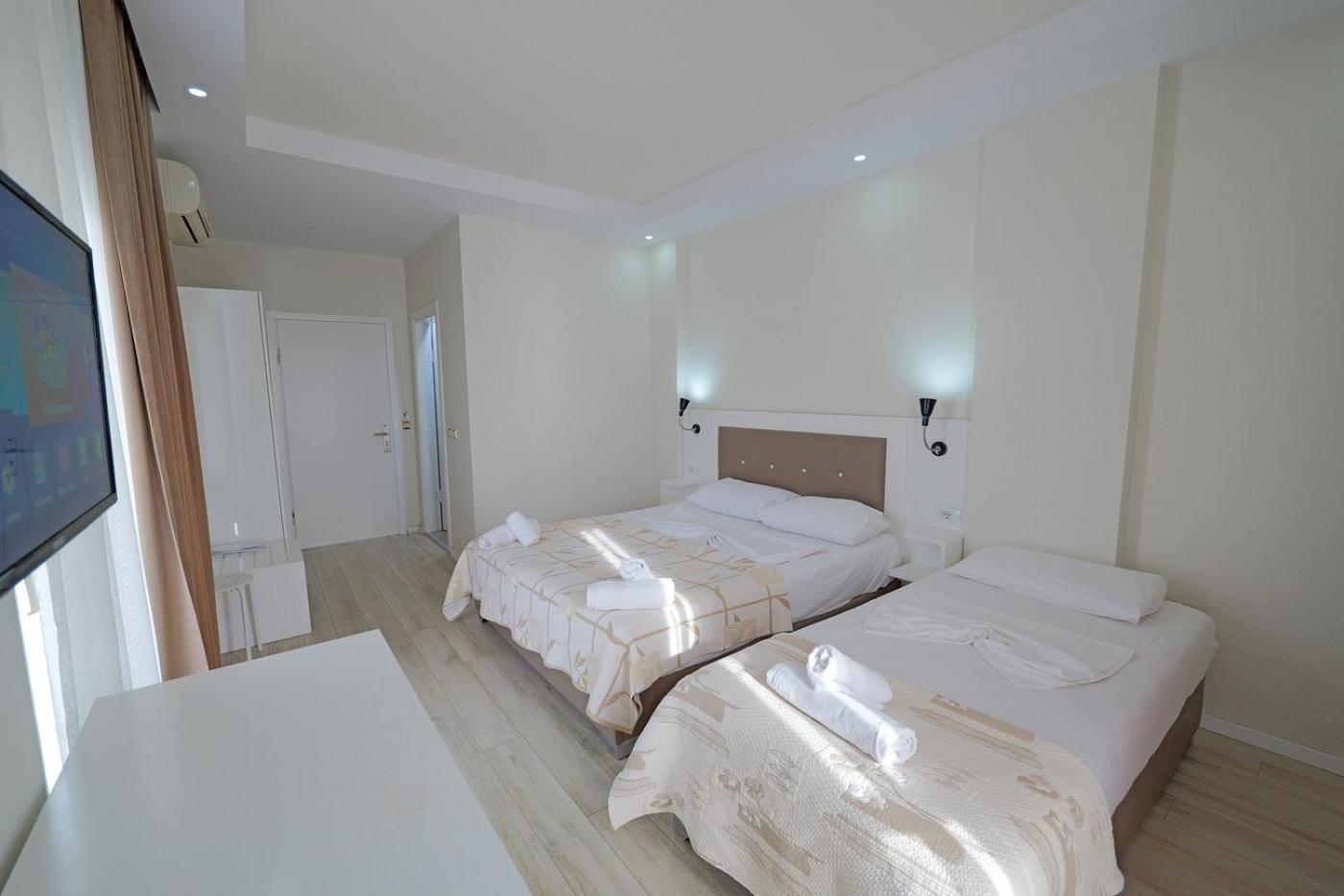 Helia Seaside Hotel Sarandë Eksteriør billede