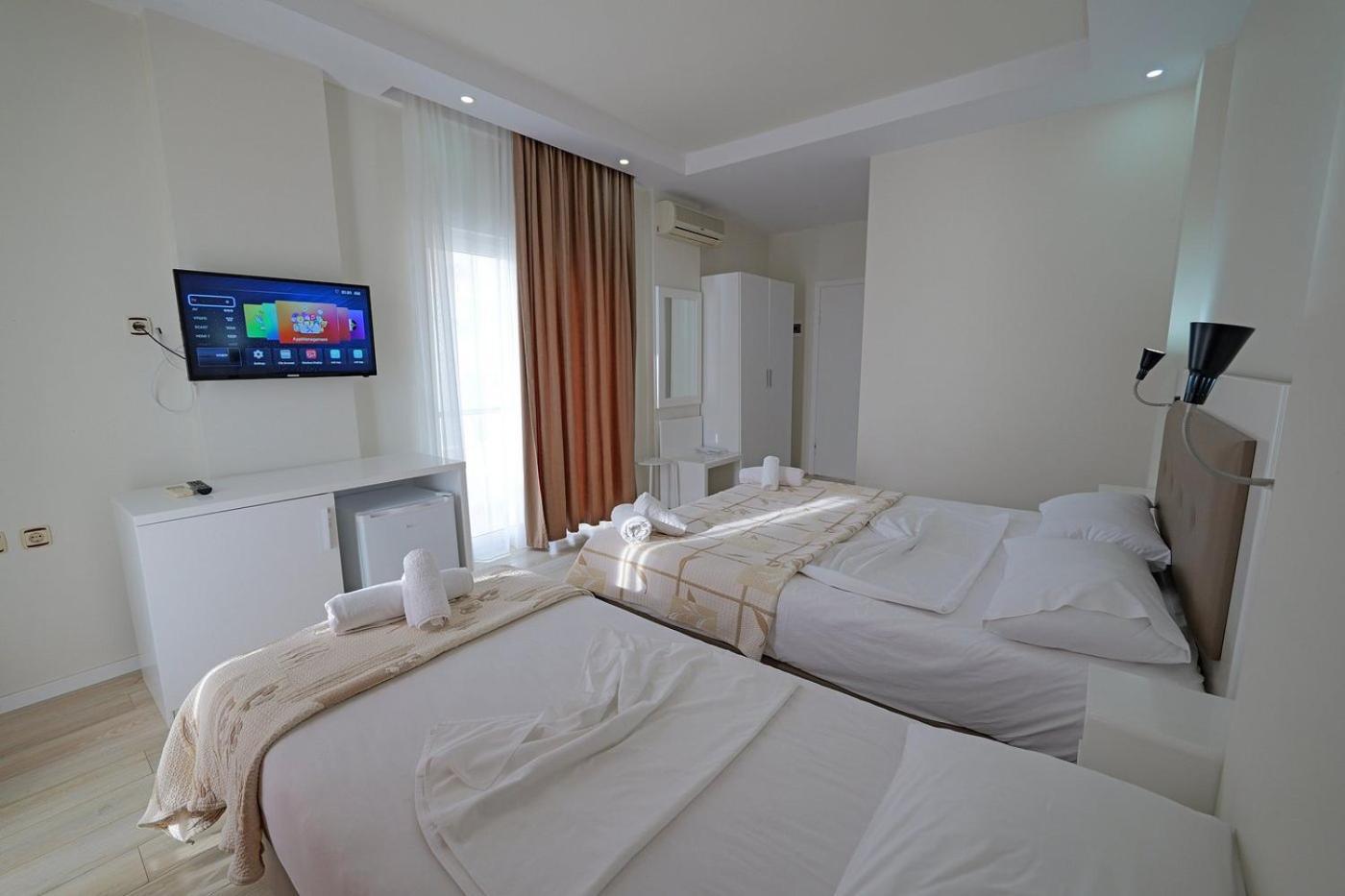 Helia Seaside Hotel Sarandë Eksteriør billede