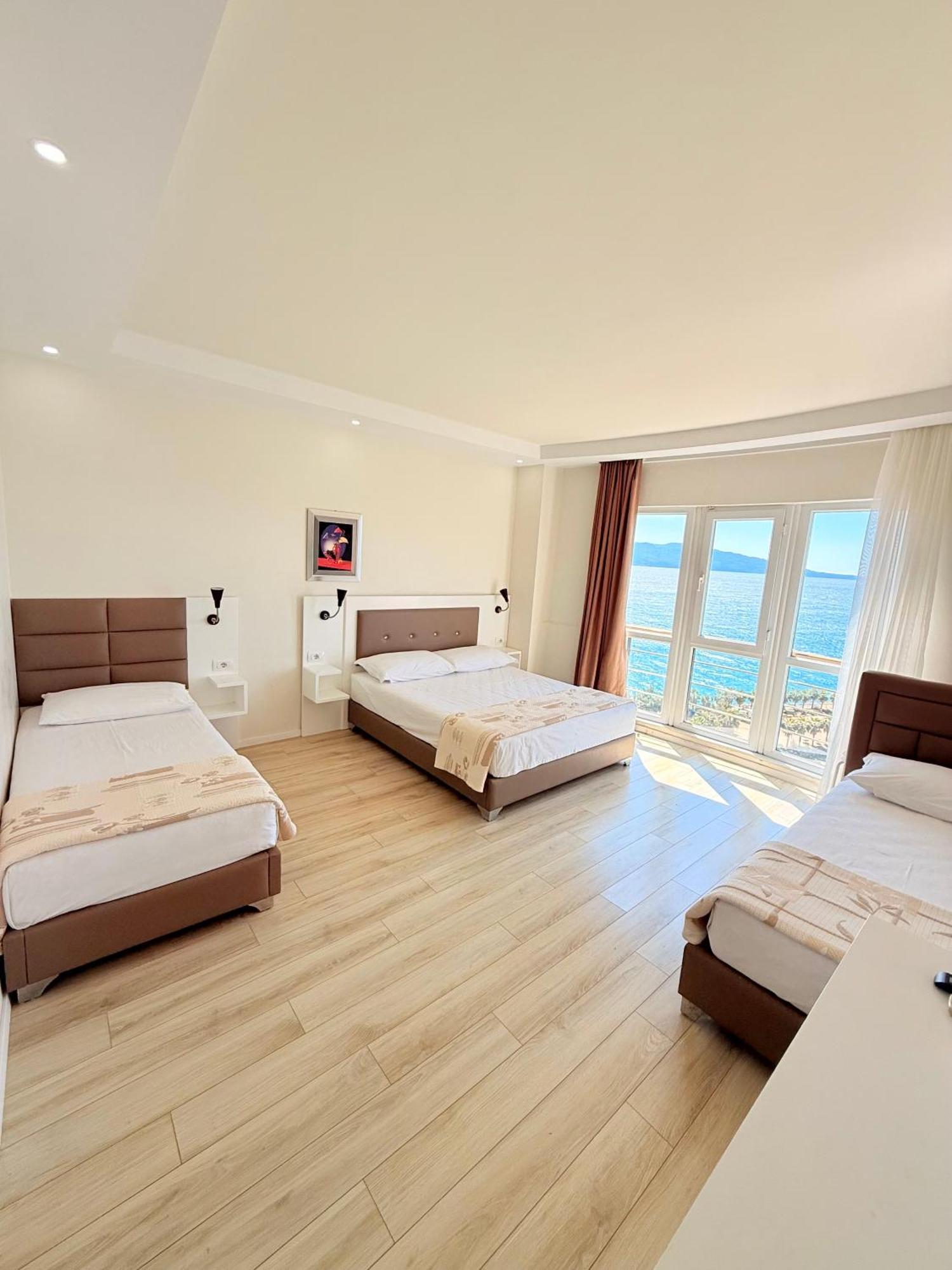 Helia Seaside Hotel Sarandë Eksteriør billede