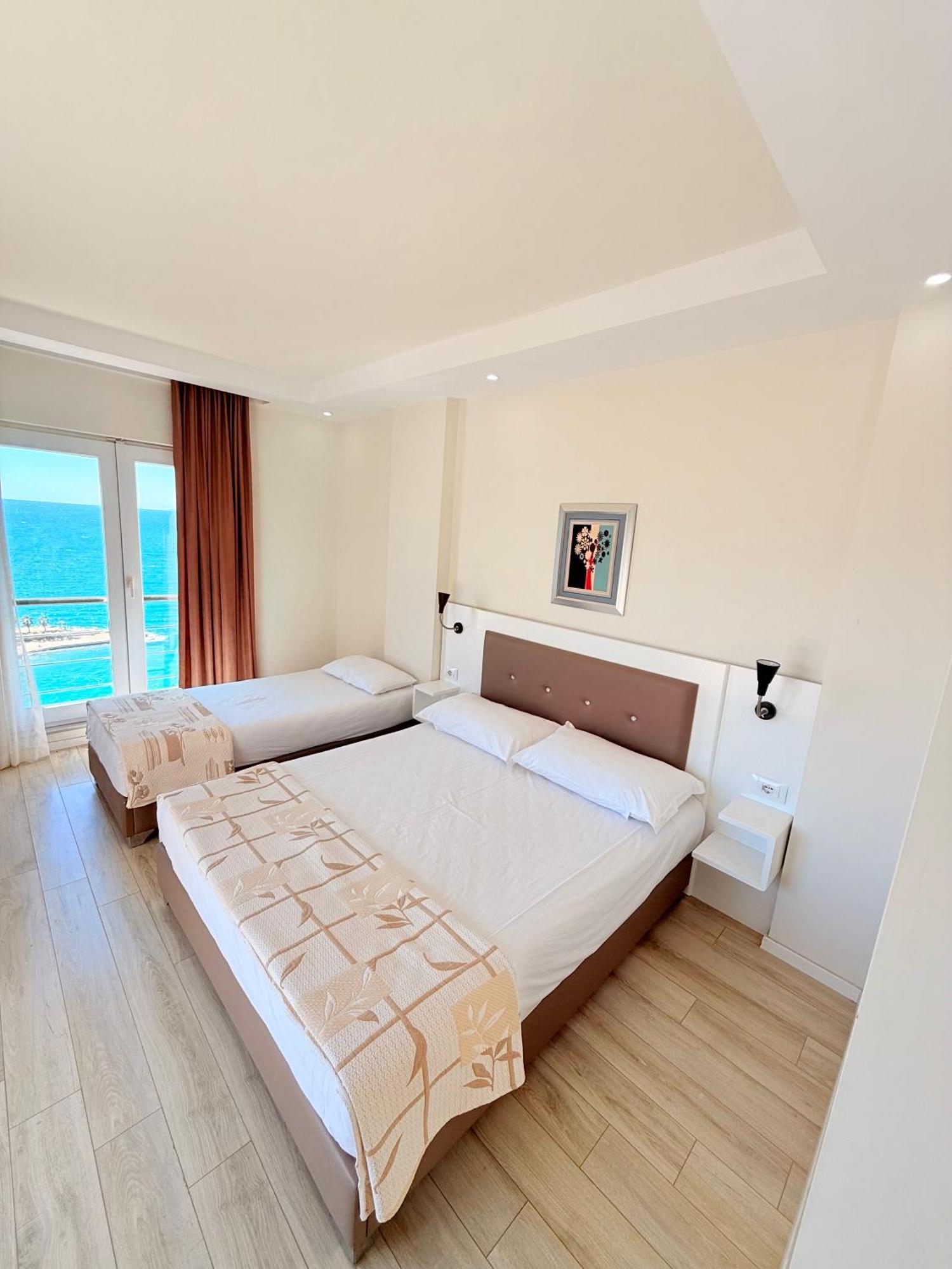 Helia Seaside Hotel Sarandë Eksteriør billede