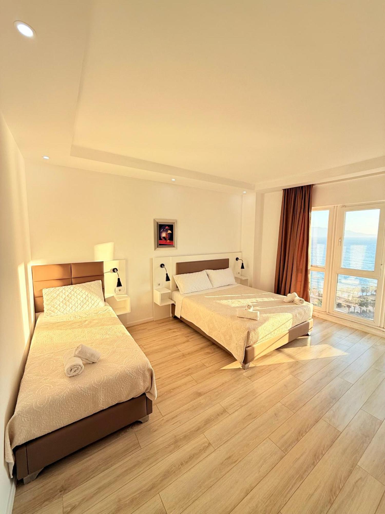 Helia Seaside Hotel Sarandë Eksteriør billede