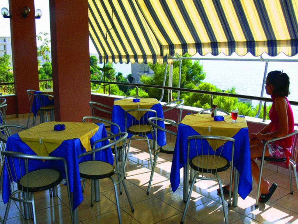 Helia Seaside Hotel Sarandë Eksteriør billede
